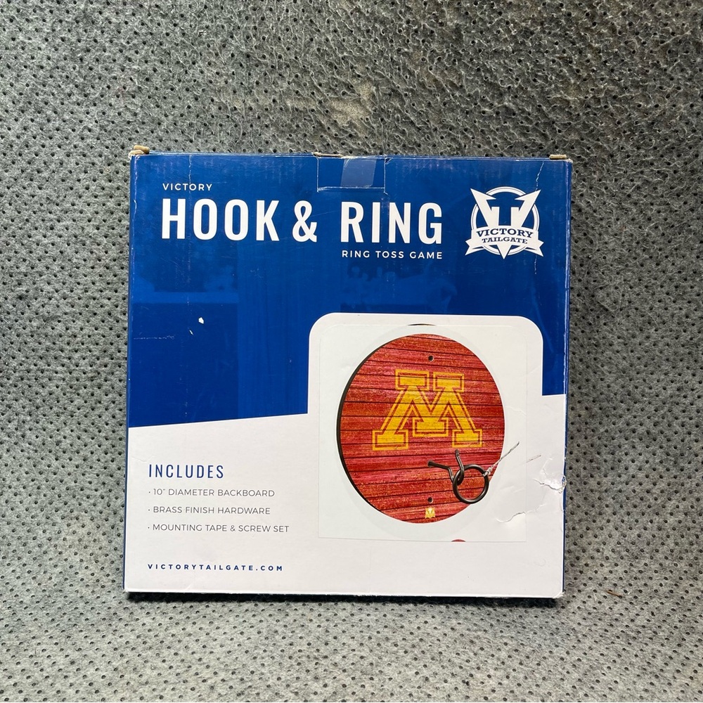Victory Tailgate Hook & Ring the University of Minnesota
